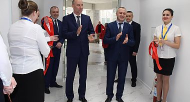 В Івано-Франківську відкрив свої двері «ПАСПОРТНИЙ СЕРВІС». Прикарпатці відразу охрестили його європейським