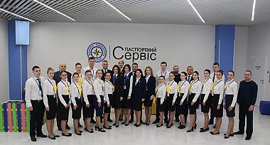 У перший день своєї роботи полтавський «Паспортний сервіс» оформив паспорти для виїзду за кордон 132-м полтавцям